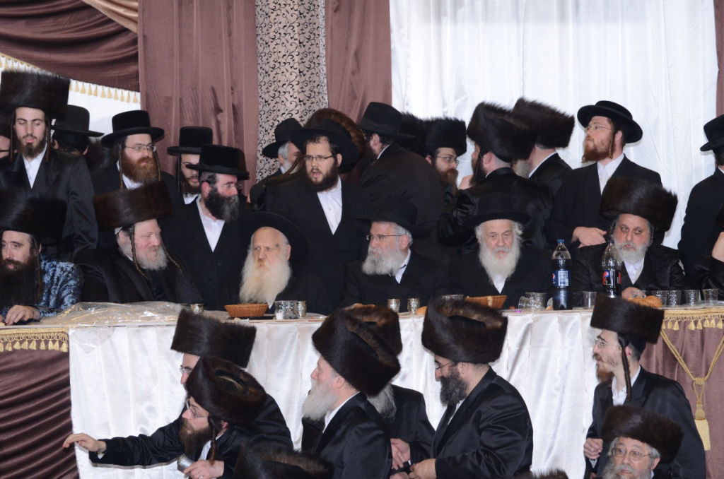 אלפים בשמחת נישואי נכדו הבכור של האדמו"ר מצאנז