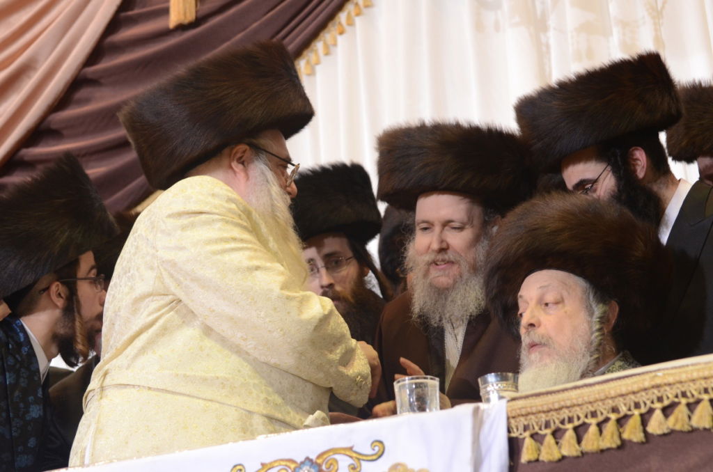 אלפים בשמחת נישואי נכדו הבכור של האדמו"ר מצאנז