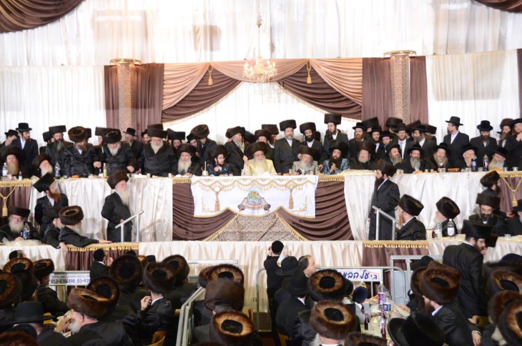 אלפים בשמחת נישואי נכדו הבכור של האדמו"ר מצאנז