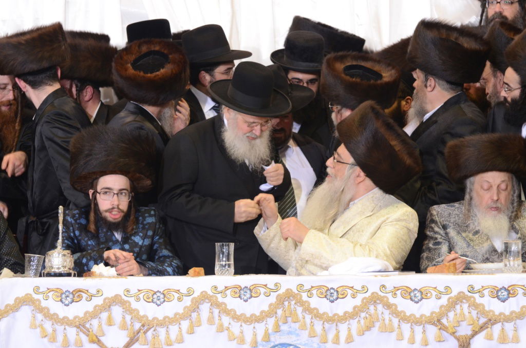 אלפים בשמחת נישואי נכדו הבכור של האדמו"ר מצאנז