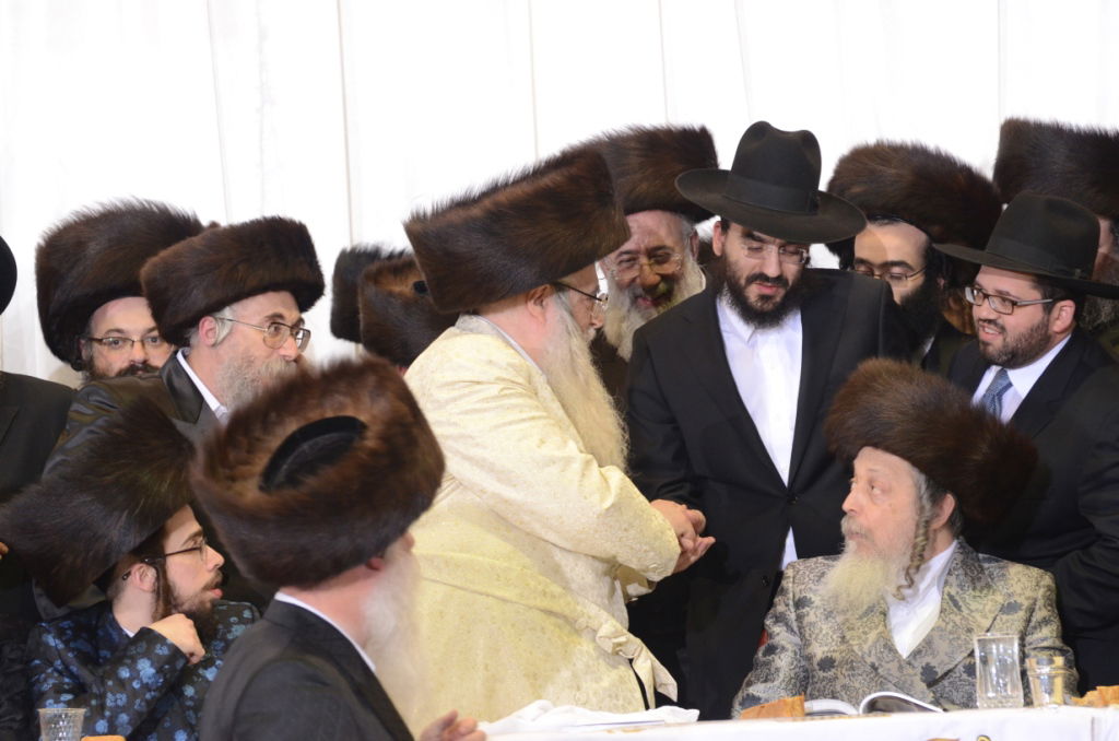 אלפים בשמחת נישואי נכדו הבכור של האדמו"ר מצאנז