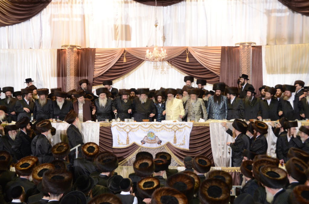 אלפים בשמחת נישואי נכדו הבכור של האדמו"ר מצאנז