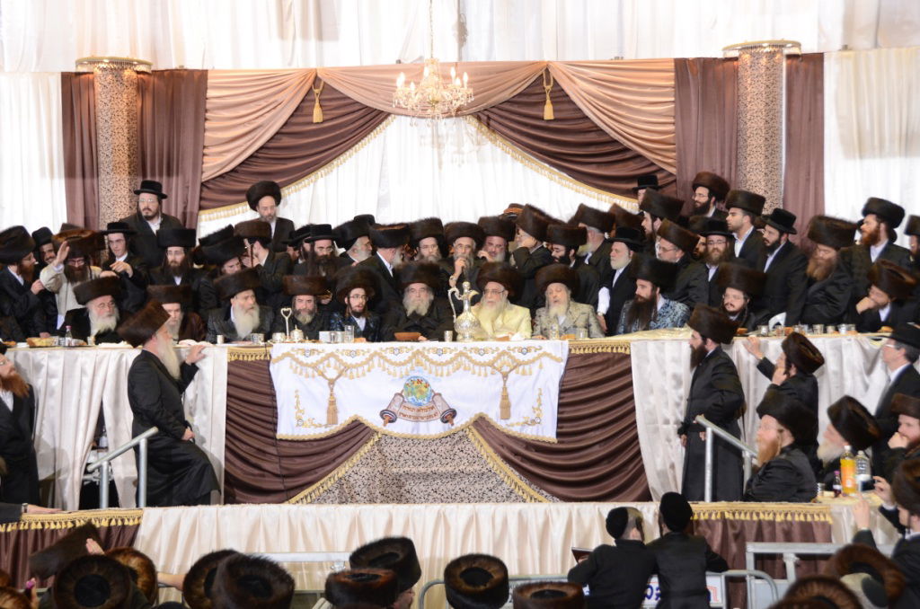 אלפים בשמחת נישואי נכדו הבכור של האדמו"ר מצאנז