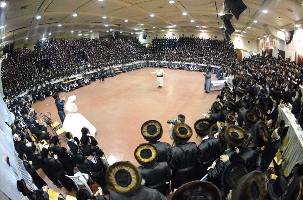 אלפים בשמחת נישואי נכדו הבכור של האדמו"ר מצאנז