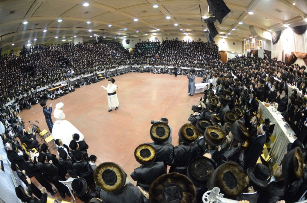 אלפים בשמחת נישואי נכדו הבכור של האדמו"ר מצאנז