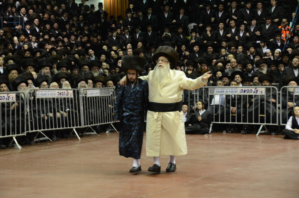 אלפים בשמחת נישואי נכדו הבכור של האדמו"ר מצאנז