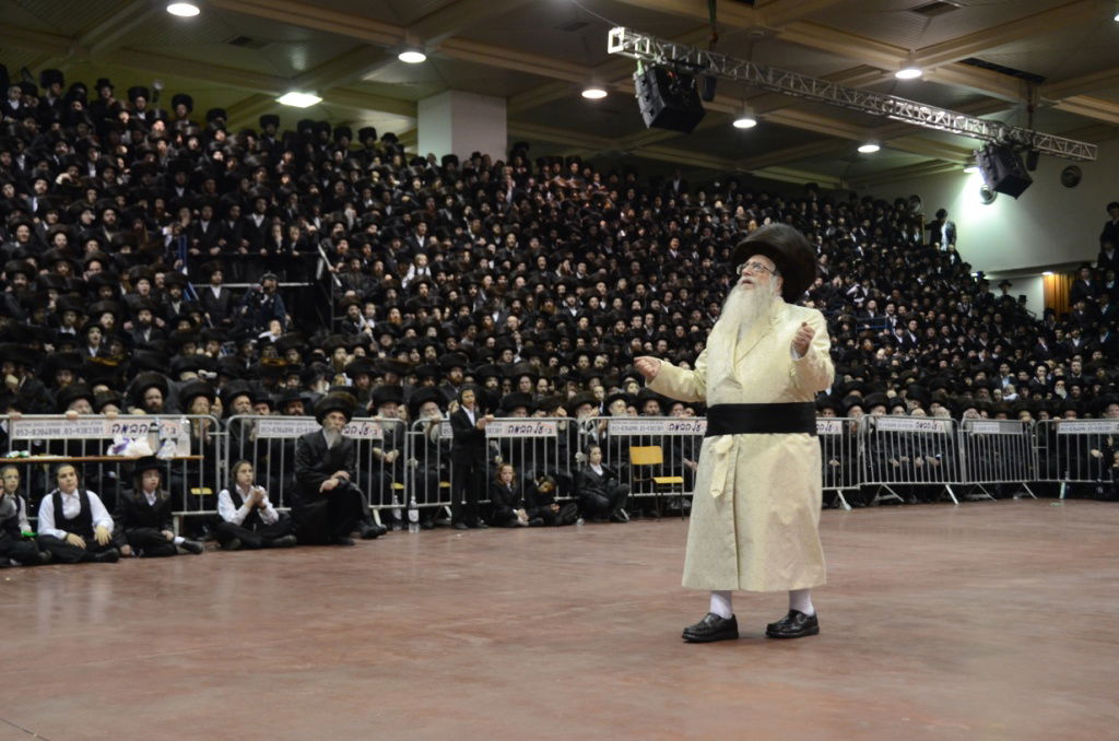אלפים בשמחת נישואי נכדו הבכור של האדמו"ר מצאנז