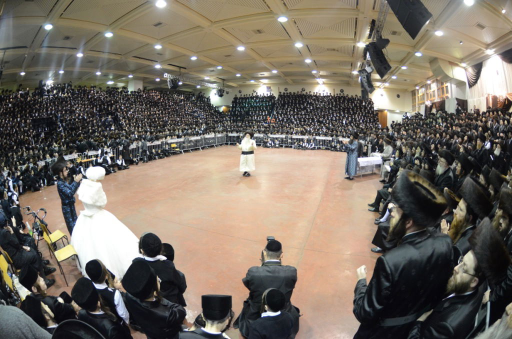 אלפים בשמחת נישואי נכדו הבכור של האדמו"ר מצאנז