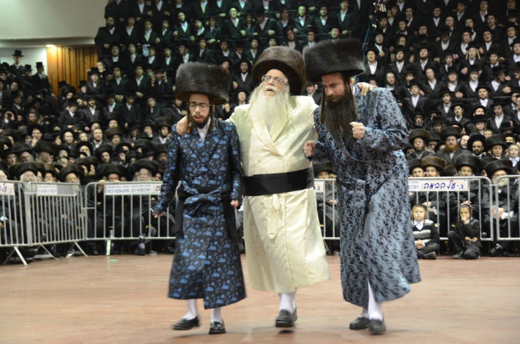 אלפים בשמחת נישואי נכדו הבכור של האדמו"ר מצאנז