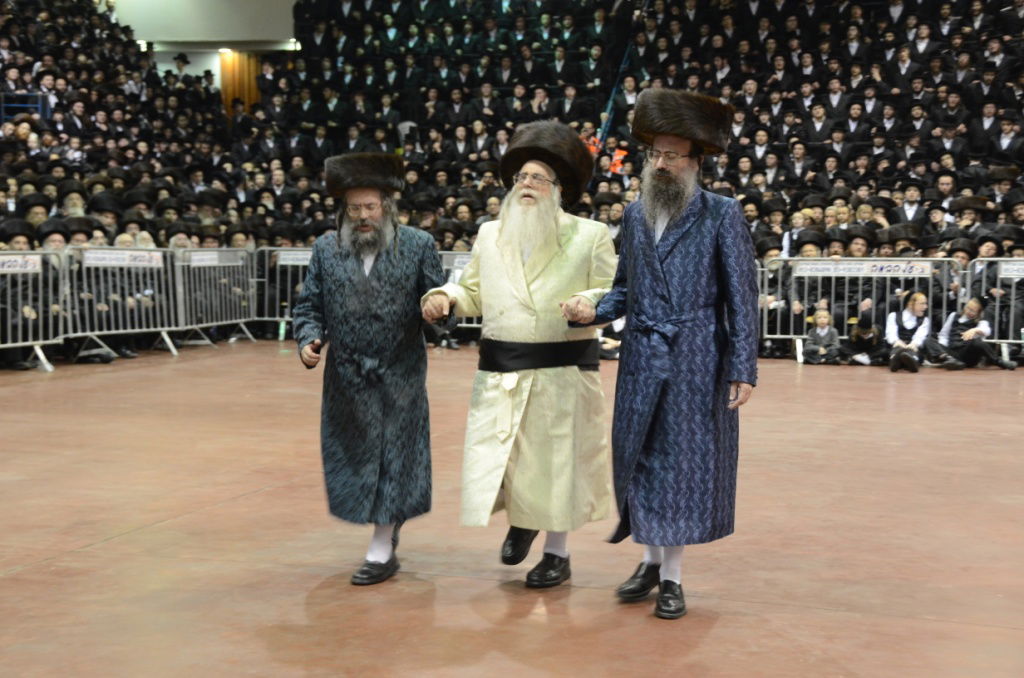 אלפים בשמחת נישואי נכדו הבכור של האדמו"ר מצאנז