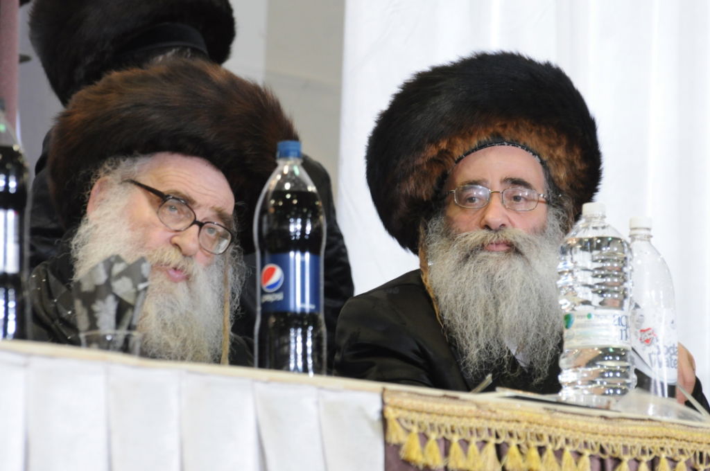 אלפים בשמחת נישואי נכדו הבכור של האדמו"ר מצאנז