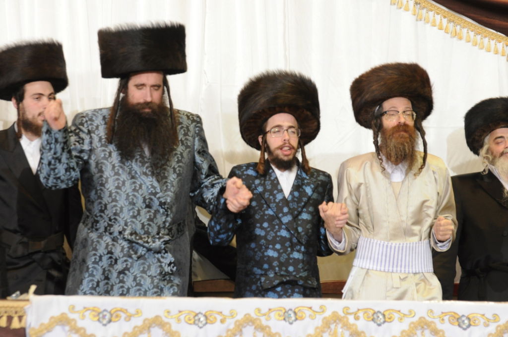 אלפים בשמחת נישואי נכדו הבכור של האדמו"ר מצאנז