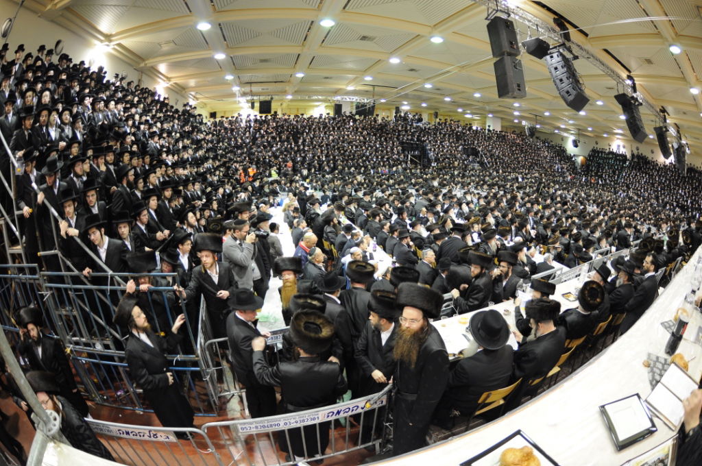 אלפים בשמחת נישואי נכדו הבכור של האדמו"ר מצאנז