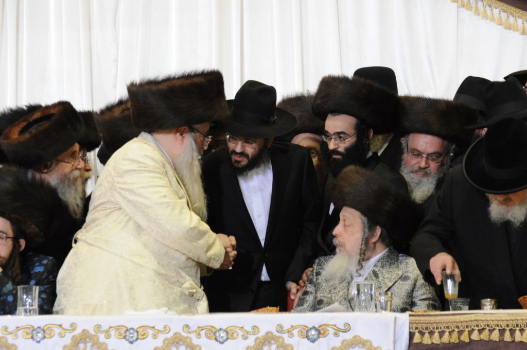 אלפים בשמחת נישואי נכדו הבכור של האדמו"ר מצאנז