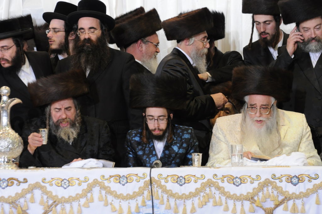 אלפים בשמחת נישואי נכדו הבכור של האדמו"ר מצאנז