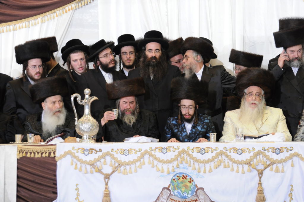 אלפים בשמחת נישואי נכדו הבכור של האדמו"ר מצאנז