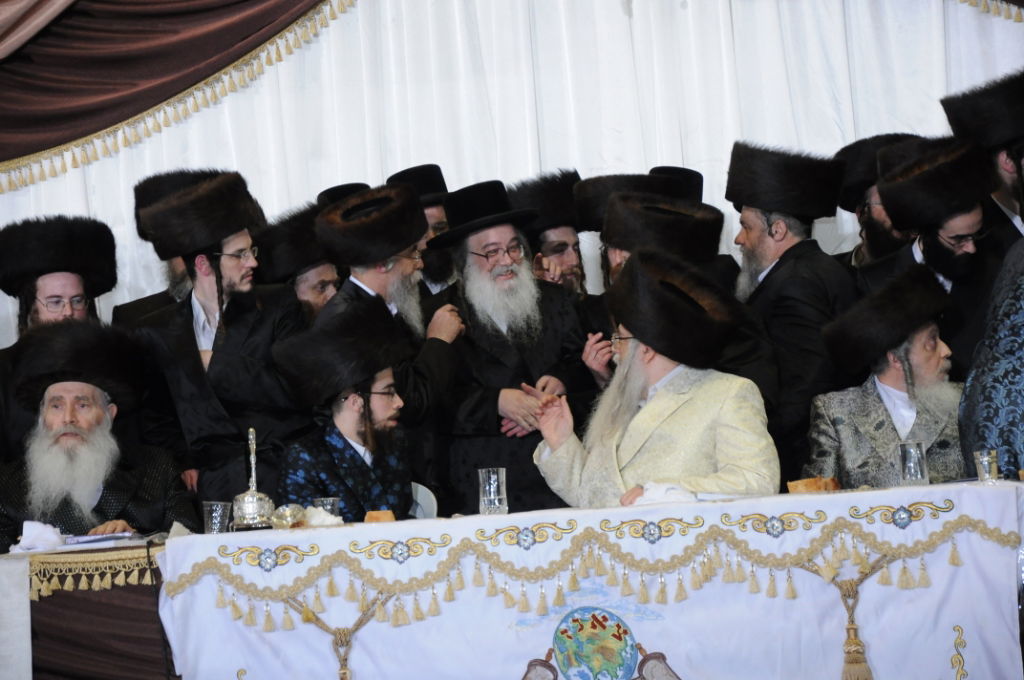 אלפים בשמחת נישואי נכדו הבכור של האדמו"ר מצאנז