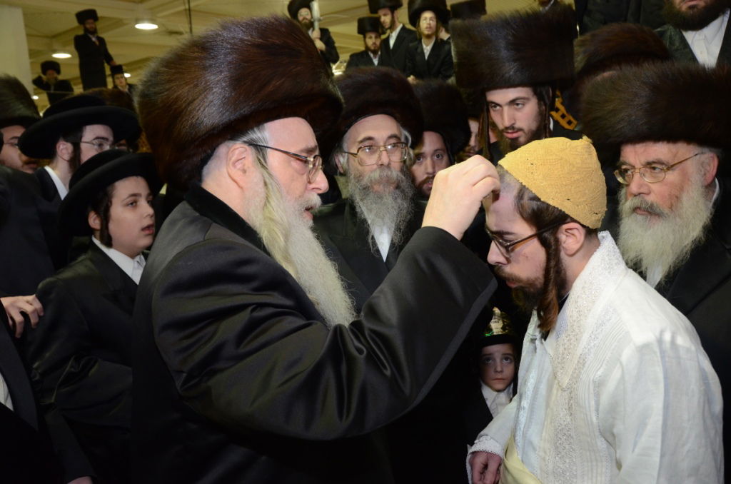 אלפים בשמחת נישואי נכדו הבכור של האדמו"ר מצאנז