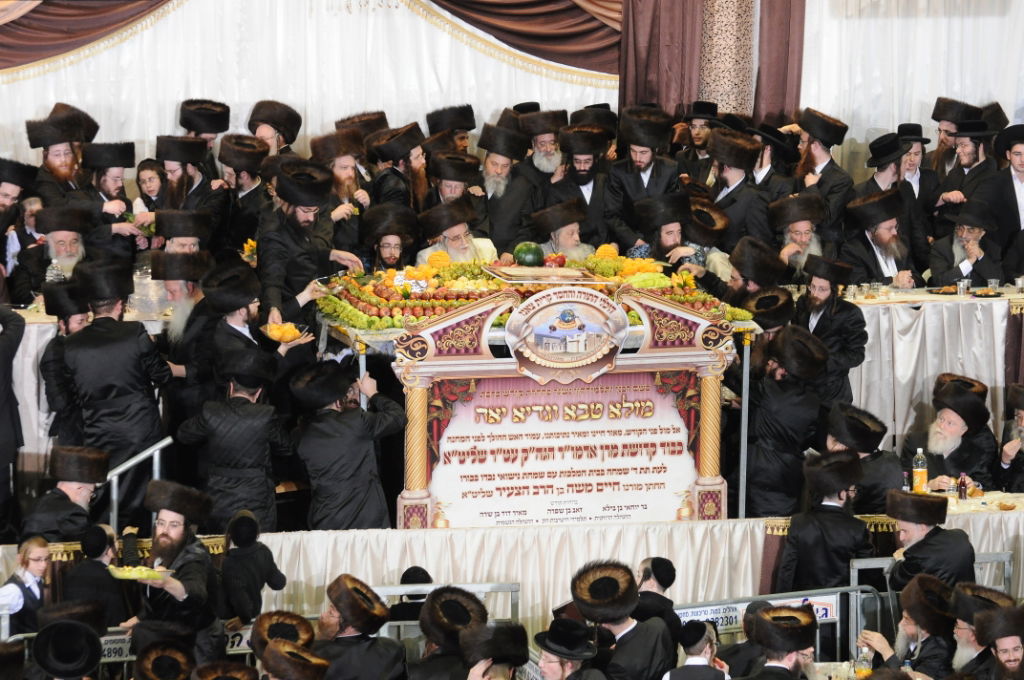 אלפים בשמחת נישואי נכדו הבכור של האדמו"ר מצאנז