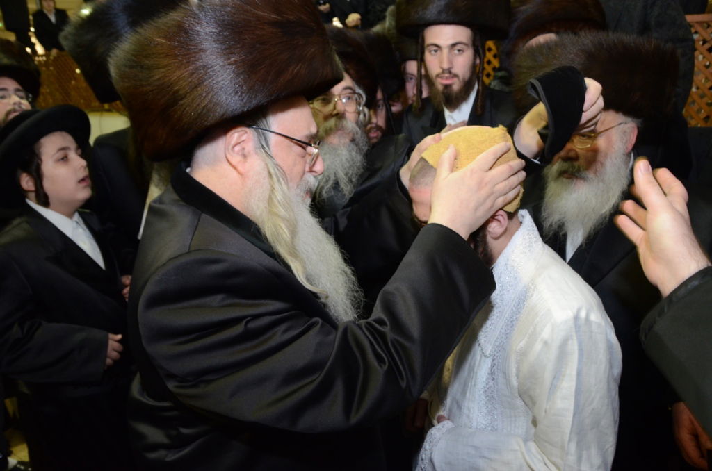 אלפים בשמחת נישואי נכדו הבכור של האדמו"ר מצאנז