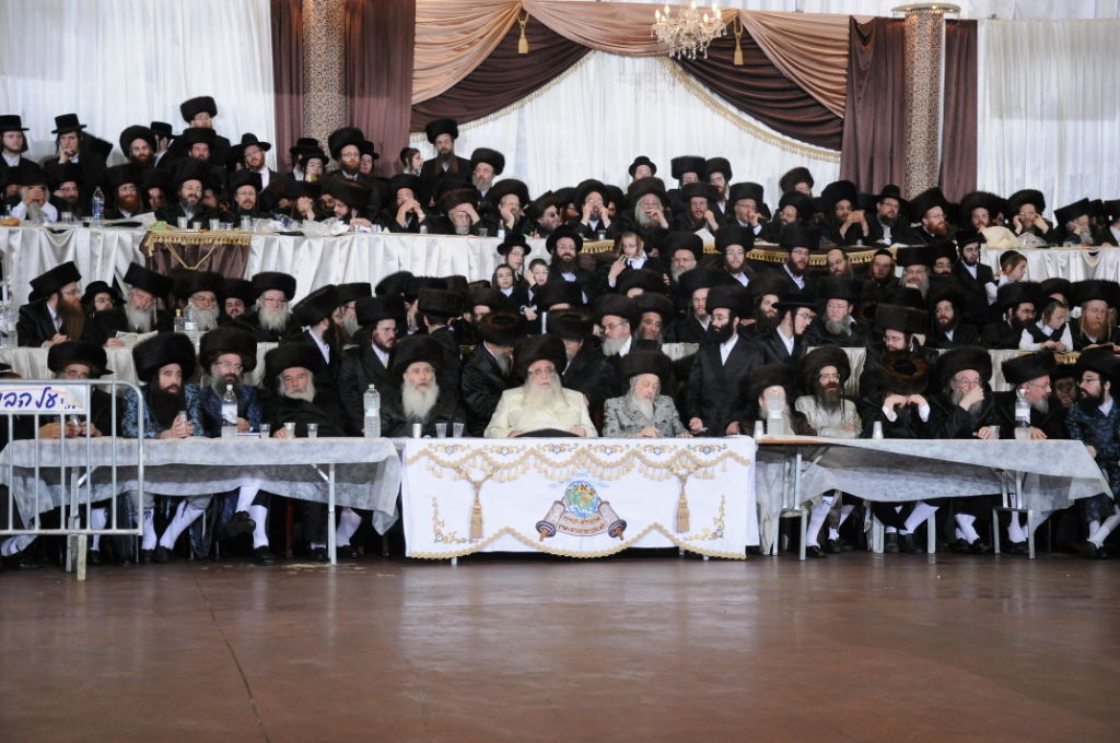 אלפים בשמחת נישואי נכדו הבכור של האדמו"ר מצאנז