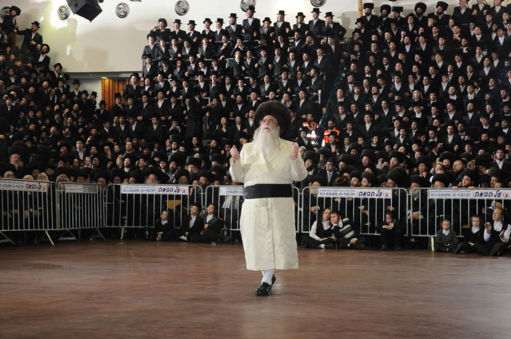 אלפים בשמחת נישואי נכדו הבכור של האדמו"ר מצאנז