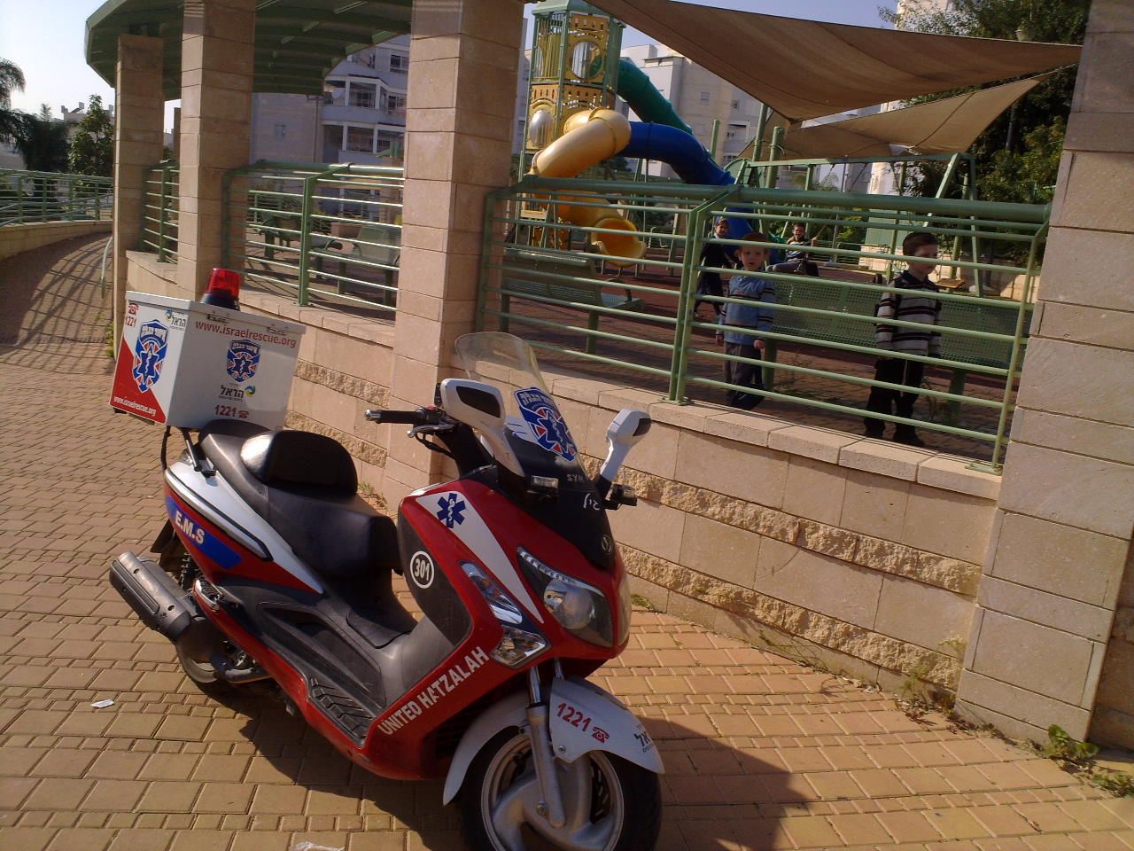 נס בבני-ברק: בן 11 נפל מגובה רב ונפצע בינוני