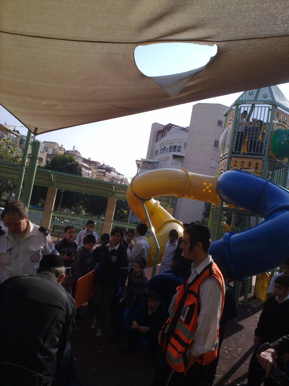 נס בבני-ברק: בן 11 נפל מגובה רב ונפצע בינוני