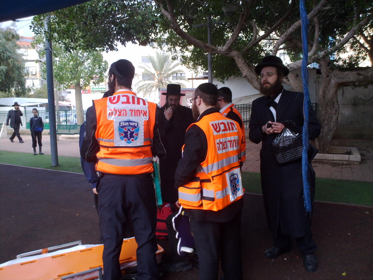 בני ברק: בן 11 נפל מגובה בגינת המשחקים