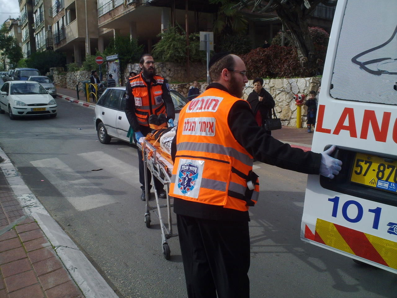 בני ברק: בן 11 נפל מגובה בגינת המשחקים