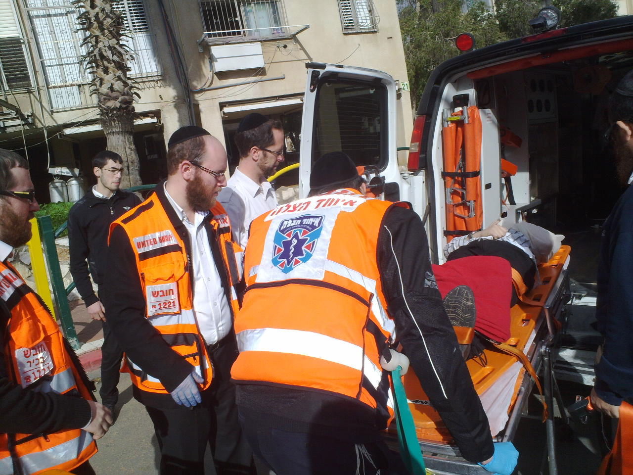 בני ברק: בן 11 נפל מגובה בגינת המשחקים