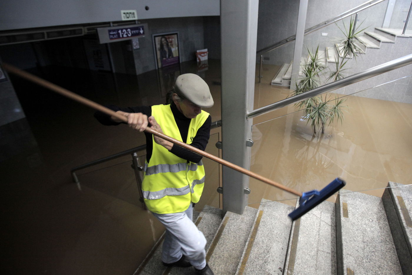 רוחות עזות וגשם סוער • תמונות מנזקי הסופה