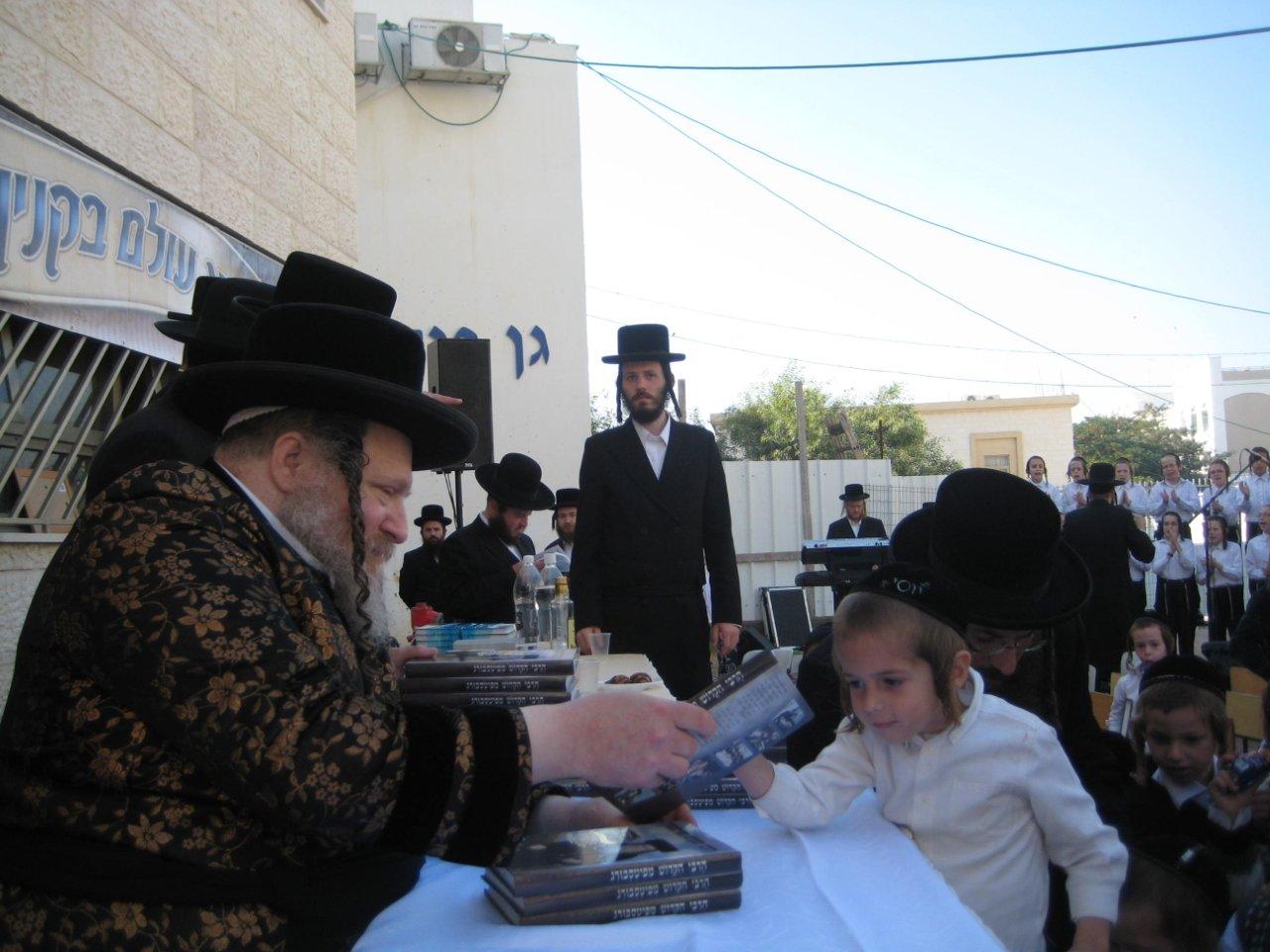 קביעת מזוזות לבניין הת"ת החדש של פיטסבורג • גלריה