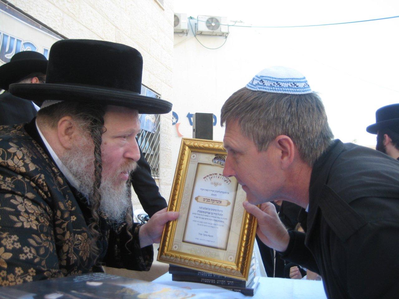 קביעת מזוזות לבניין הת"ת החדש של פיטסבורג • גלריה