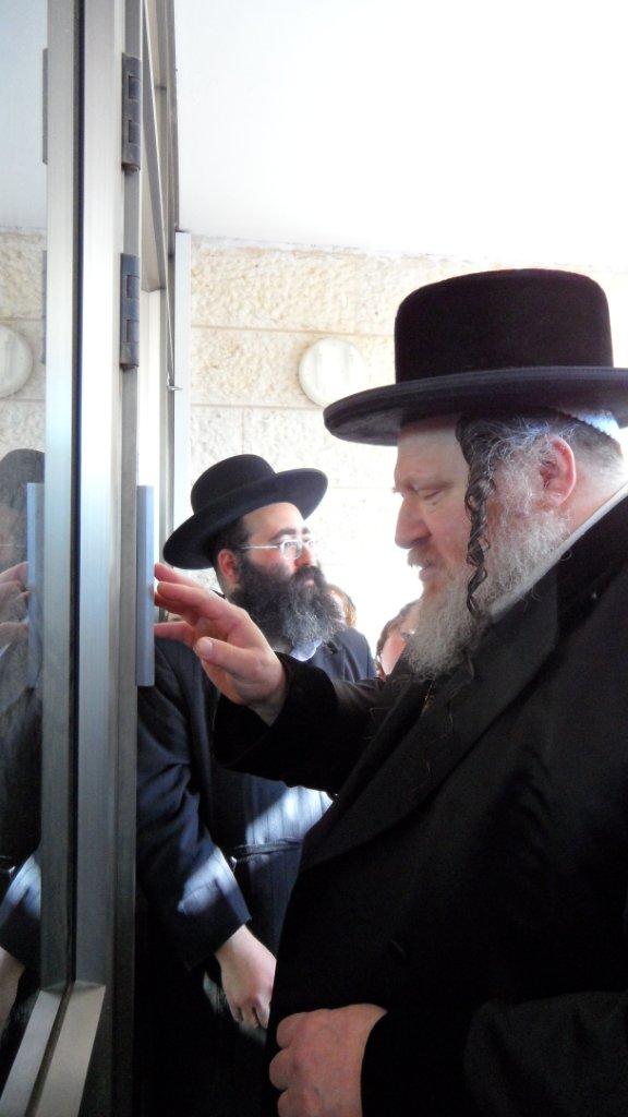 קביעת מזוזות לבניין הת"ת החדש של פיטסבורג • גלריה