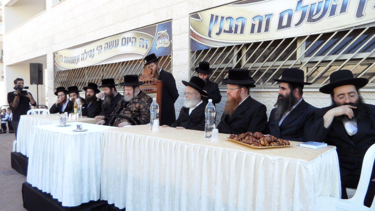 קביעת מזוזות לבניין הת"ת החדש של פיטסבורג • גלריה