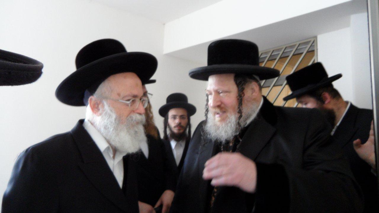 קביעת מזוזות לבניין הת"ת החדש של פיטסבורג • גלריה