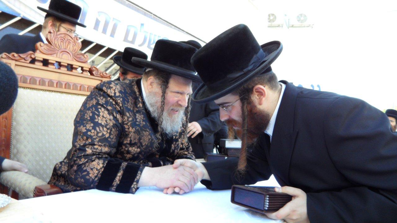 קביעת מזוזות לבניין הת"ת החדש של פיטסבורג • גלריה