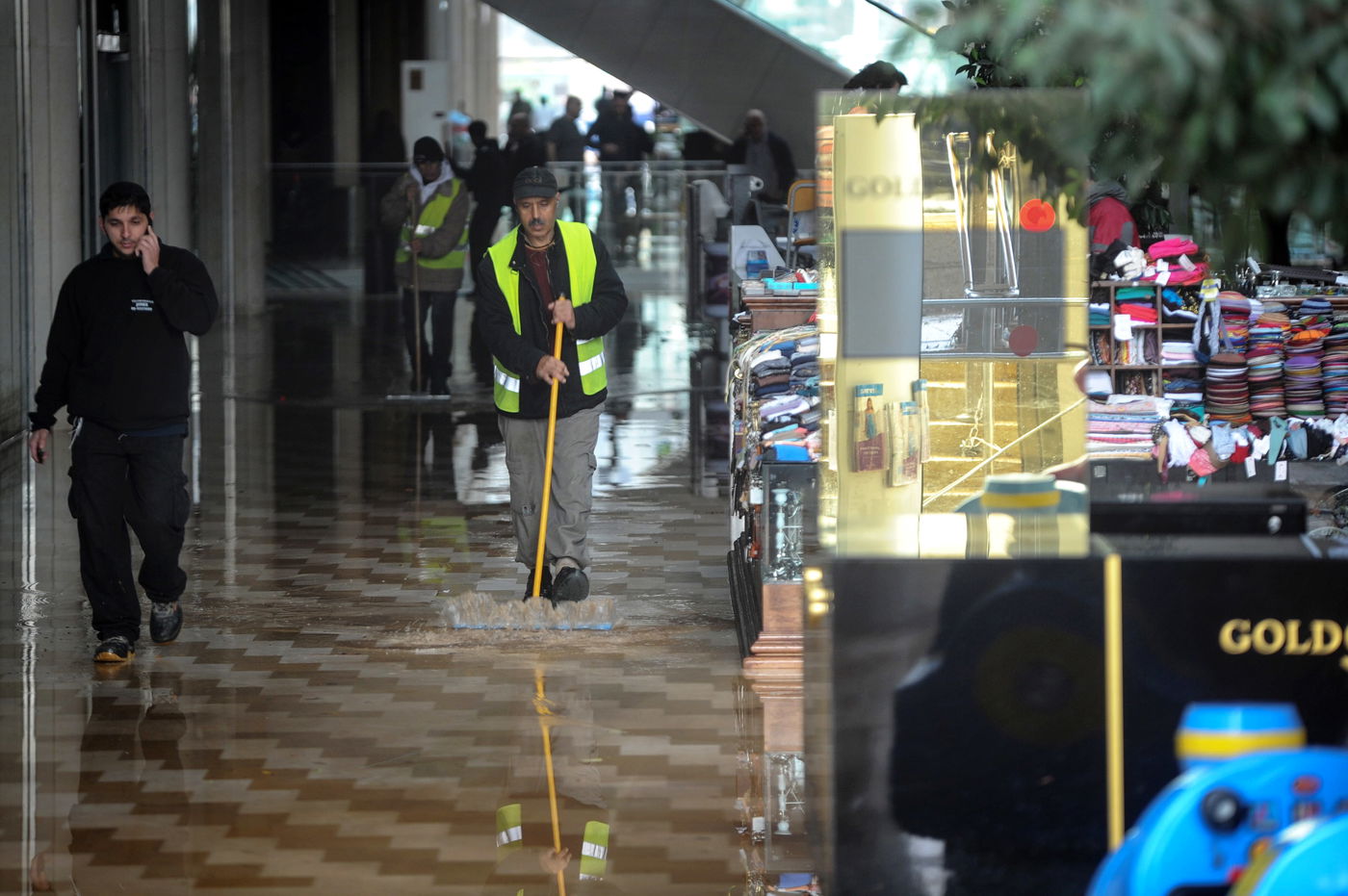 רוחות עזות וגשם סוער • תמונות מנזקי הסופה