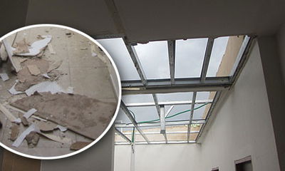 הגג שקרס והחור שנפער בתקרה