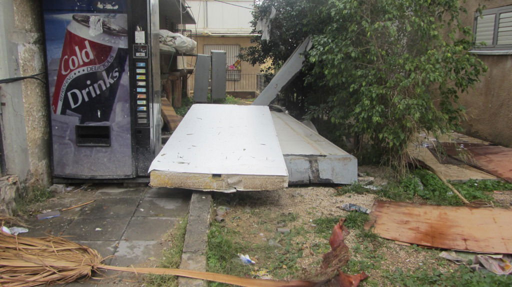 נזקי מזג האוויר: גג קרס בפוניבז'