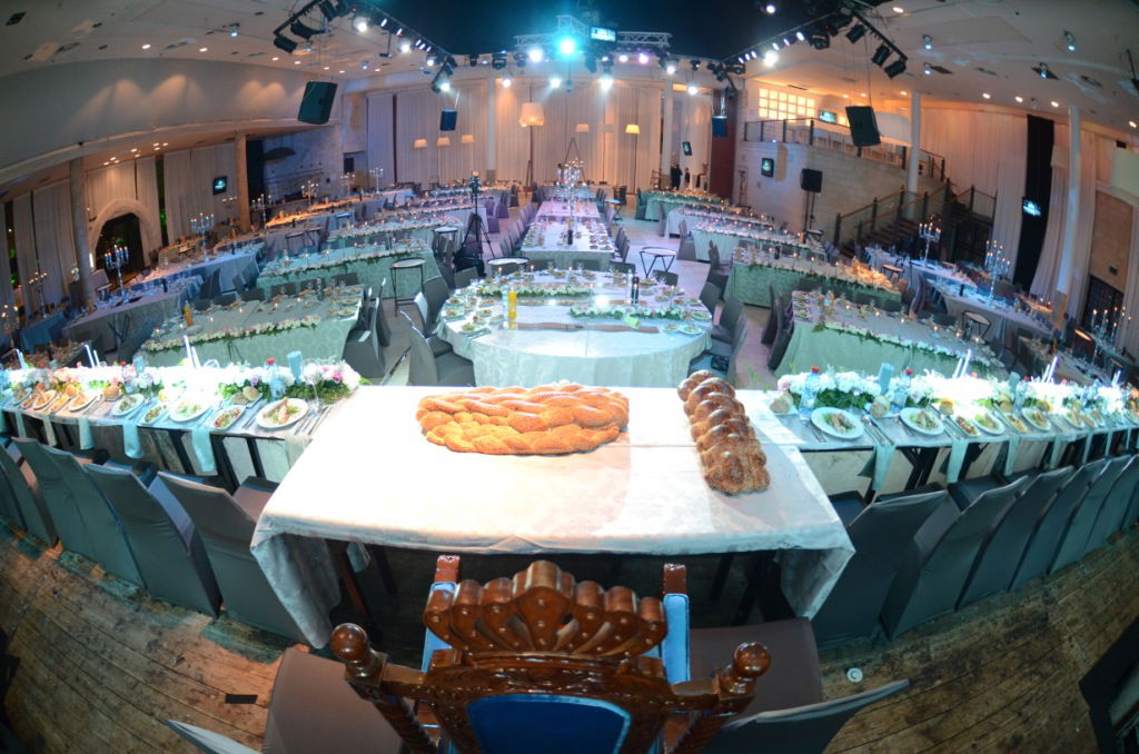 צאנז: שבע ברכות ודינר לרגל חנוכת הבנין החדש