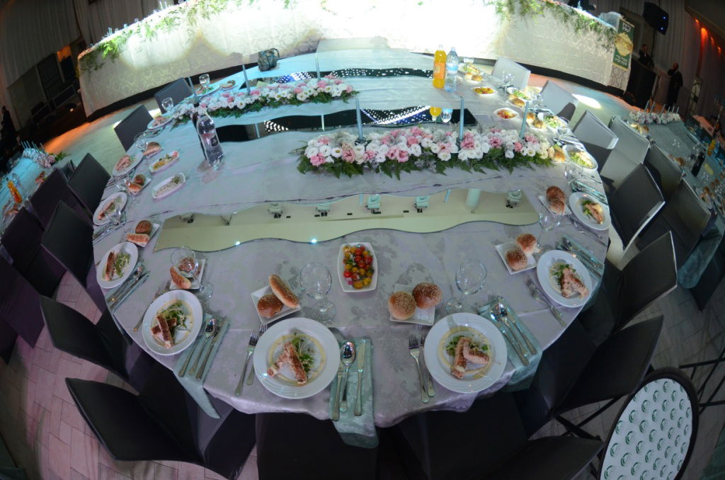 צאנז: שבע ברכות ודינר לרגל חנוכת הבנין החדש