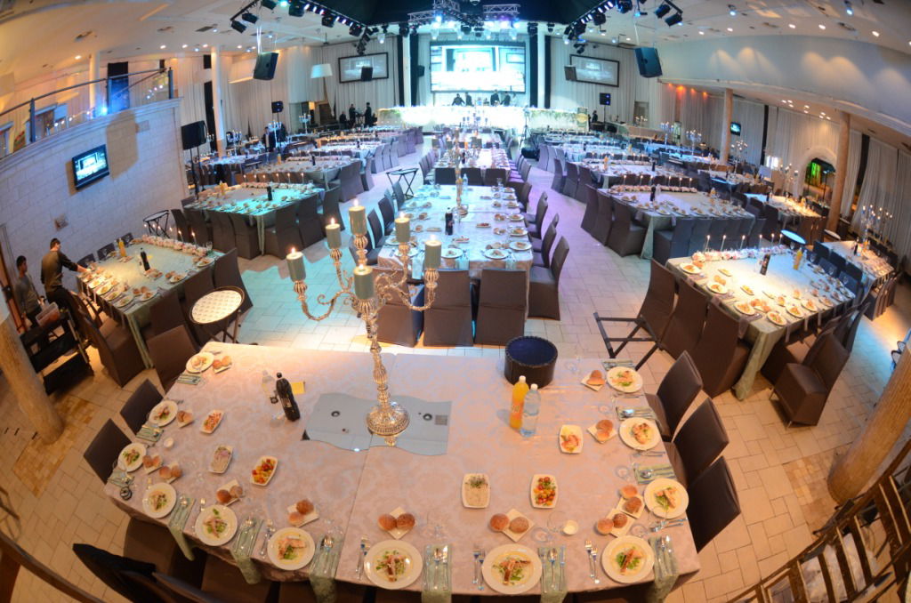 צאנז: שבע ברכות ודינר לרגל חנוכת הבנין החדש