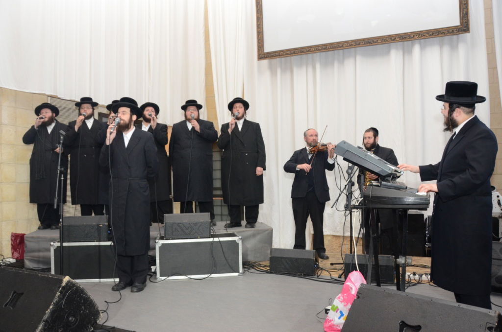 צאנז: שבע ברכות ודינר לרגל חנוכת הבנין החדש