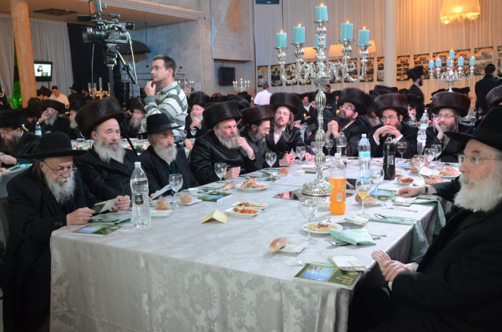 צאנז: שבע ברכות ודינר לרגל חנוכת הבנין החדש