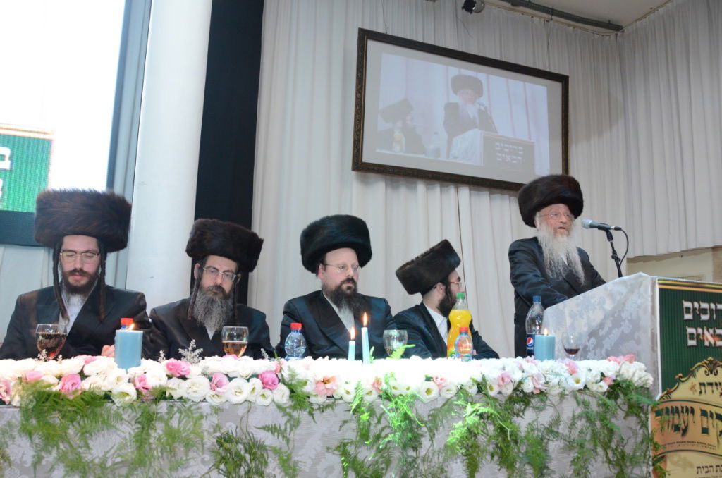 צאנז: שבע ברכות ודינר לרגל חנוכת הבנין החדש