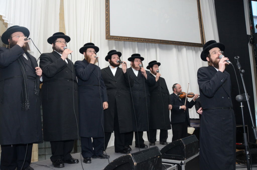 צאנז: שבע ברכות ודינר לרגל חנוכת הבנין החדש