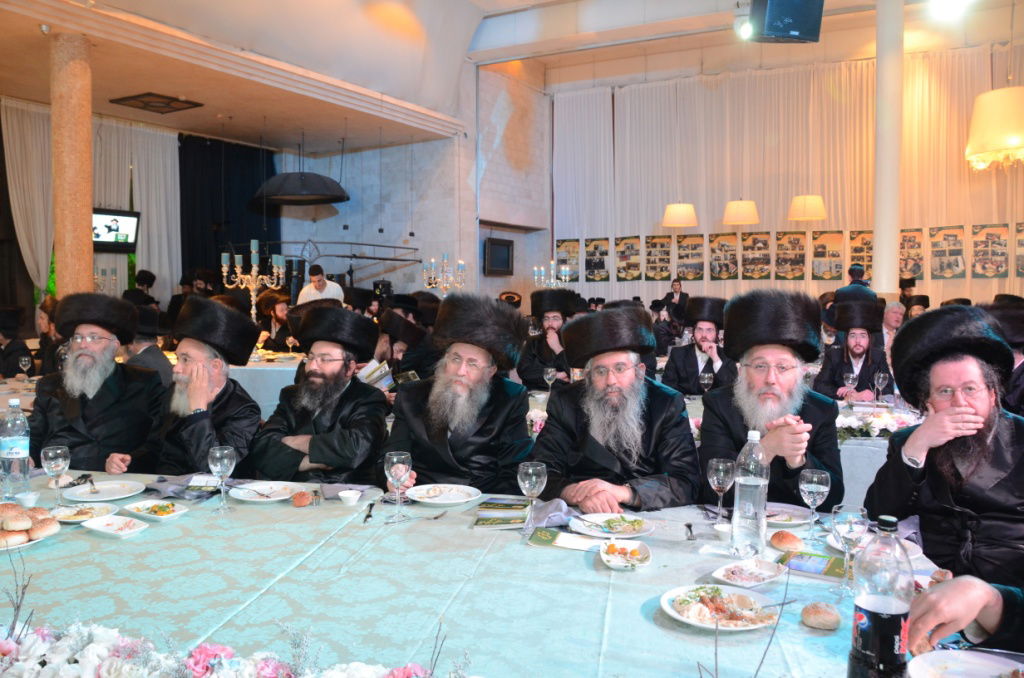 צאנז: שבע ברכות ודינר לרגל חנוכת הבנין החדש