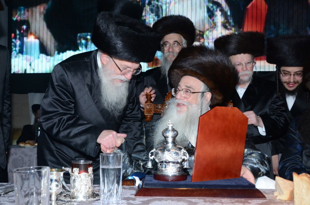 צאנז: שבע ברכות ודינר לרגל חנוכת הבנין החדש